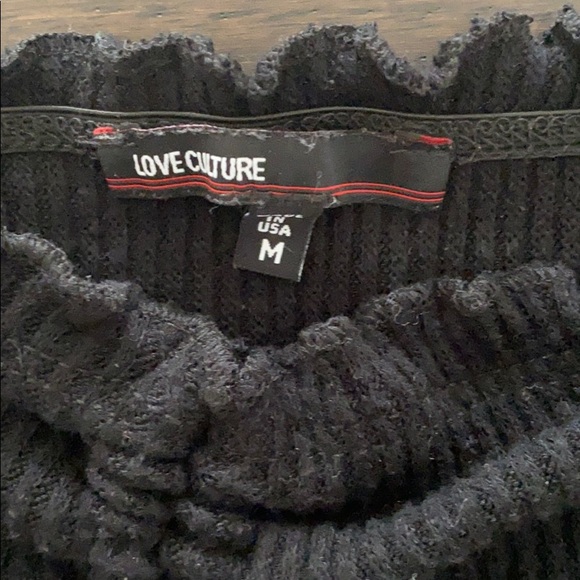 Love Culture Black Scrunched Tie Crop Top🖤 - Picture 3 of 3